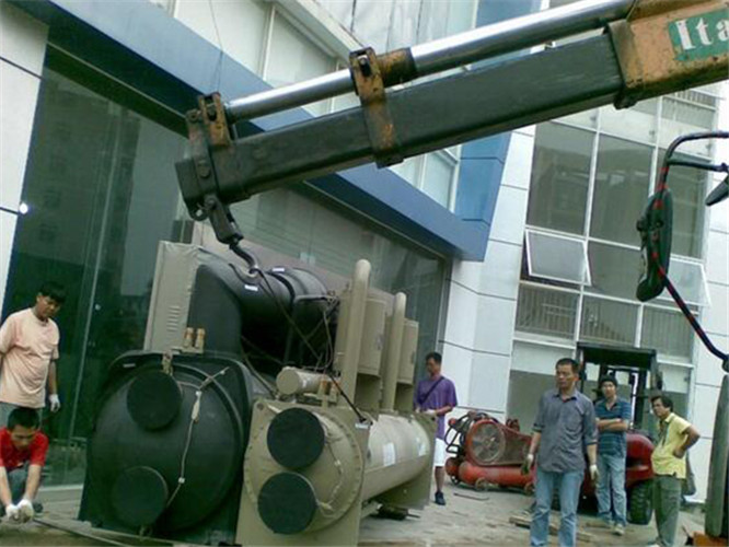 孝昌县随车吊和汽车吊的核心区别是什么？哪种更省钱？