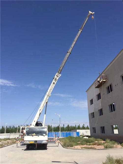 孝昌县“轻装强干”—— 吊车的 “轻量化臂架” 技术